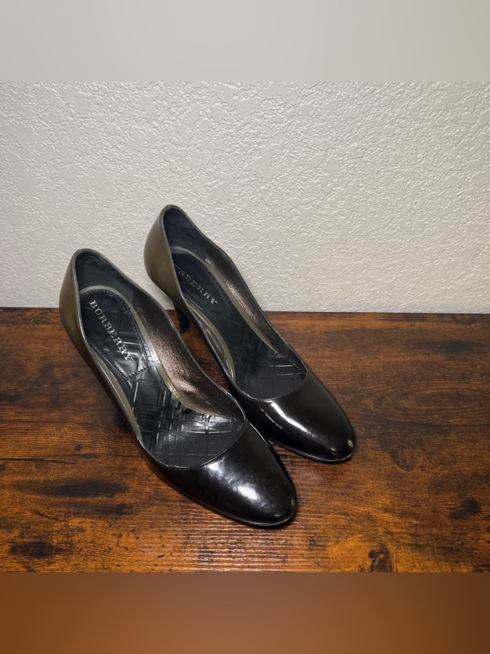 BURBBERY Womens Patent Leather Pumps - Picture 7 of 8